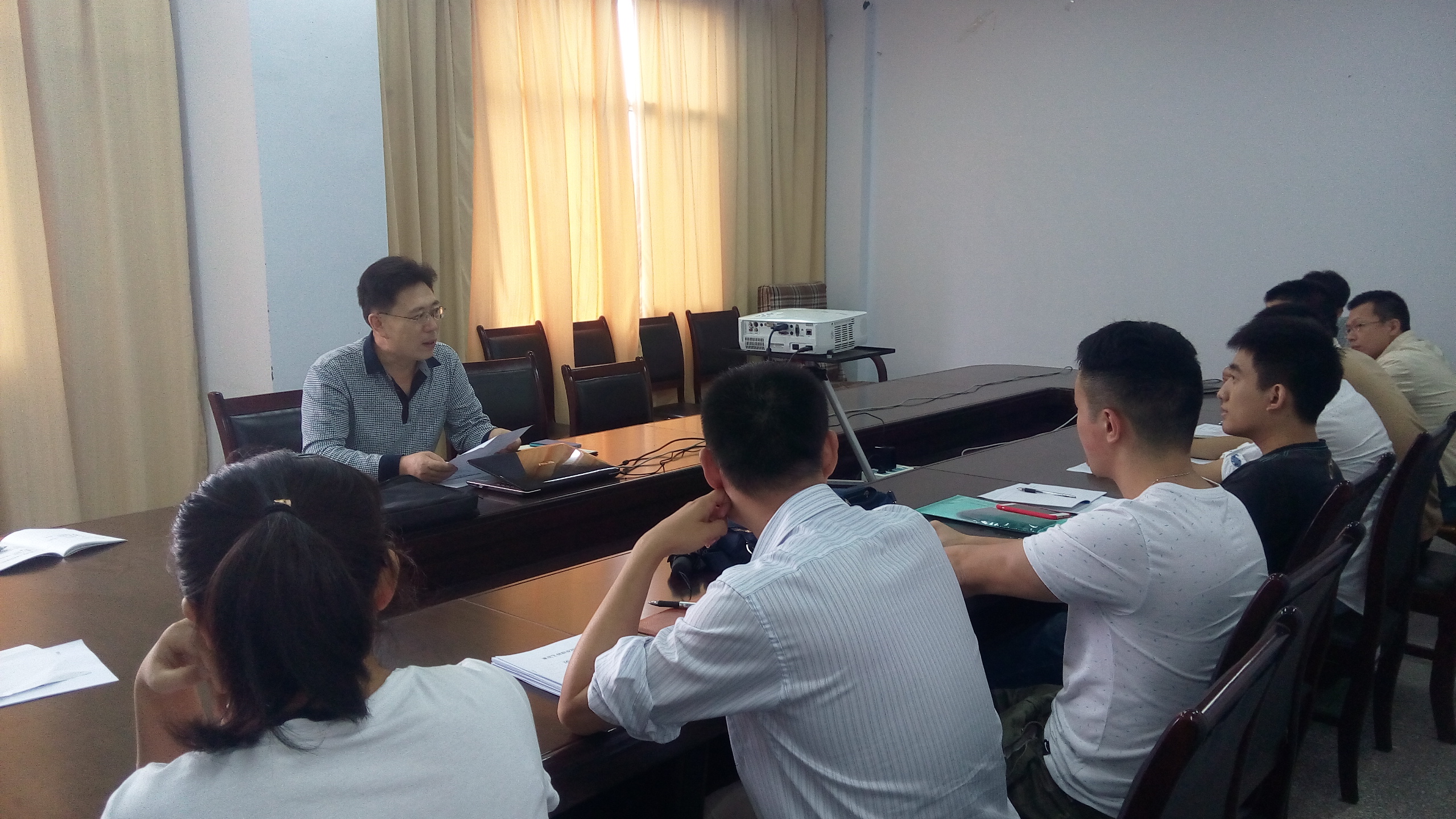 学院召开科研项目申报培训会