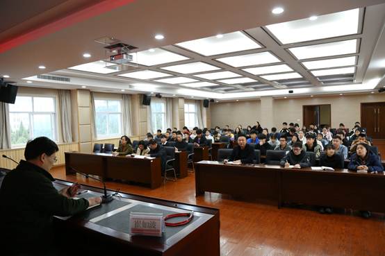 说明: C:\Users\Administrator\Desktop\2019-11-13◆组织师生收看“2019年全国科学道德和学风建设宣讲教育报告会”——照片\IMG_4652.JPG